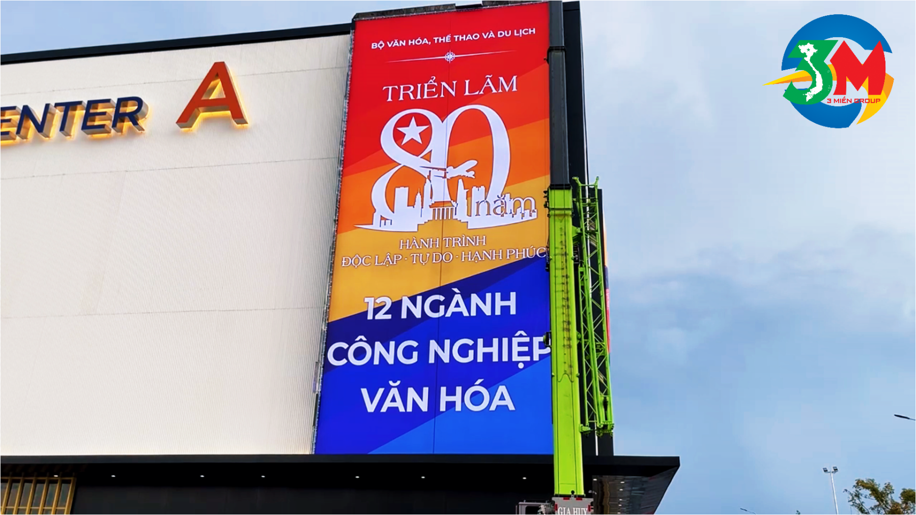 In UV bạt khổng lồ chỉ với 1 đường ghép nối In UV bạt khổng lồ chỉ với 1 đường ghép nối