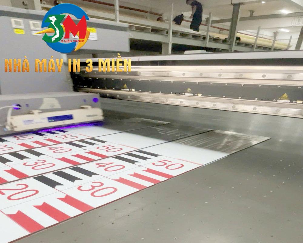 Sử dụng công nghệ in UV cao cấp in trên inox