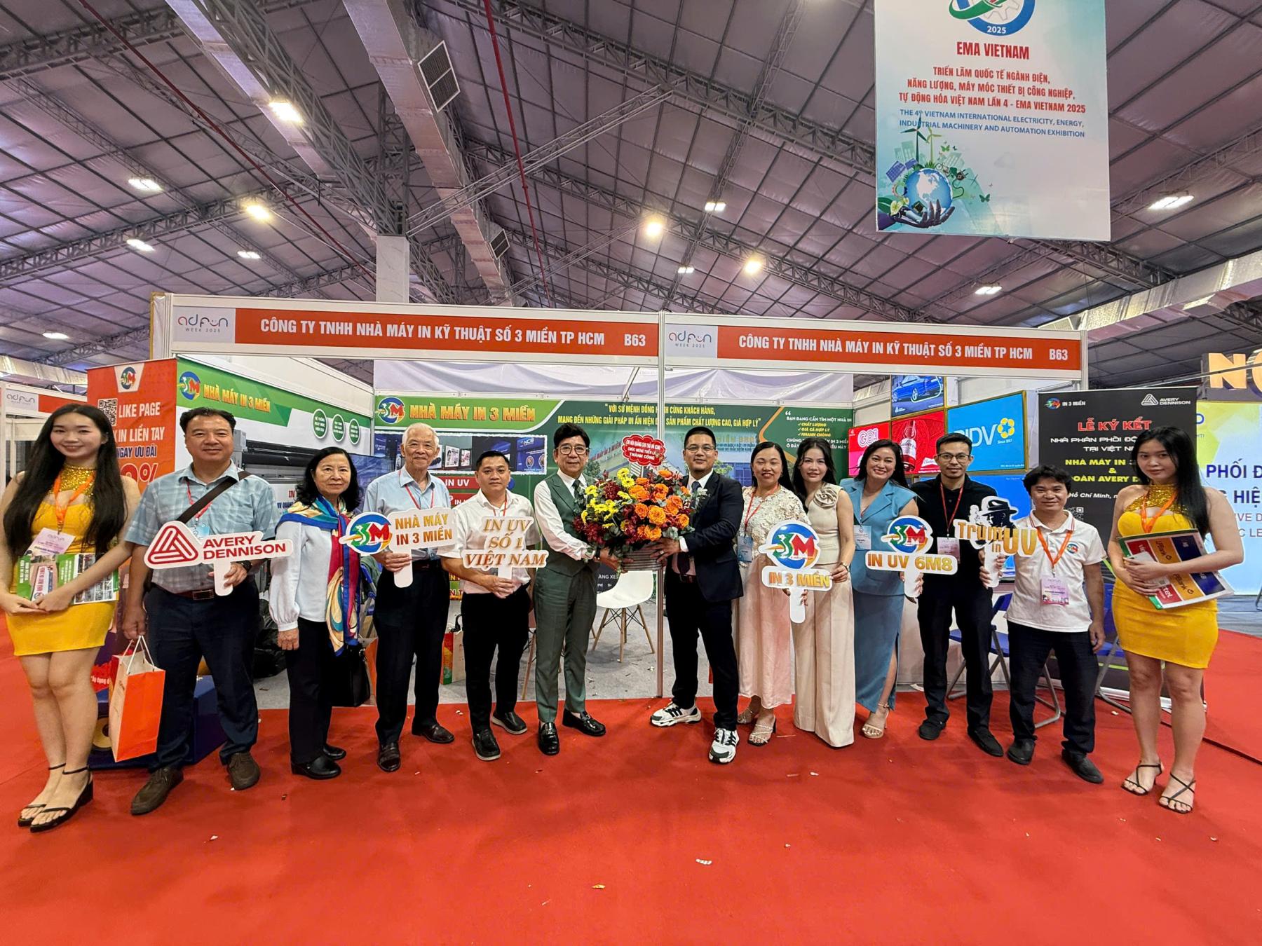 Nhà Máy IN 3 MIỀN cùng những vị khách hàng đáng quý Nhà Máy IN 3 MIỀN cùng những vị khách hàng đáng quý